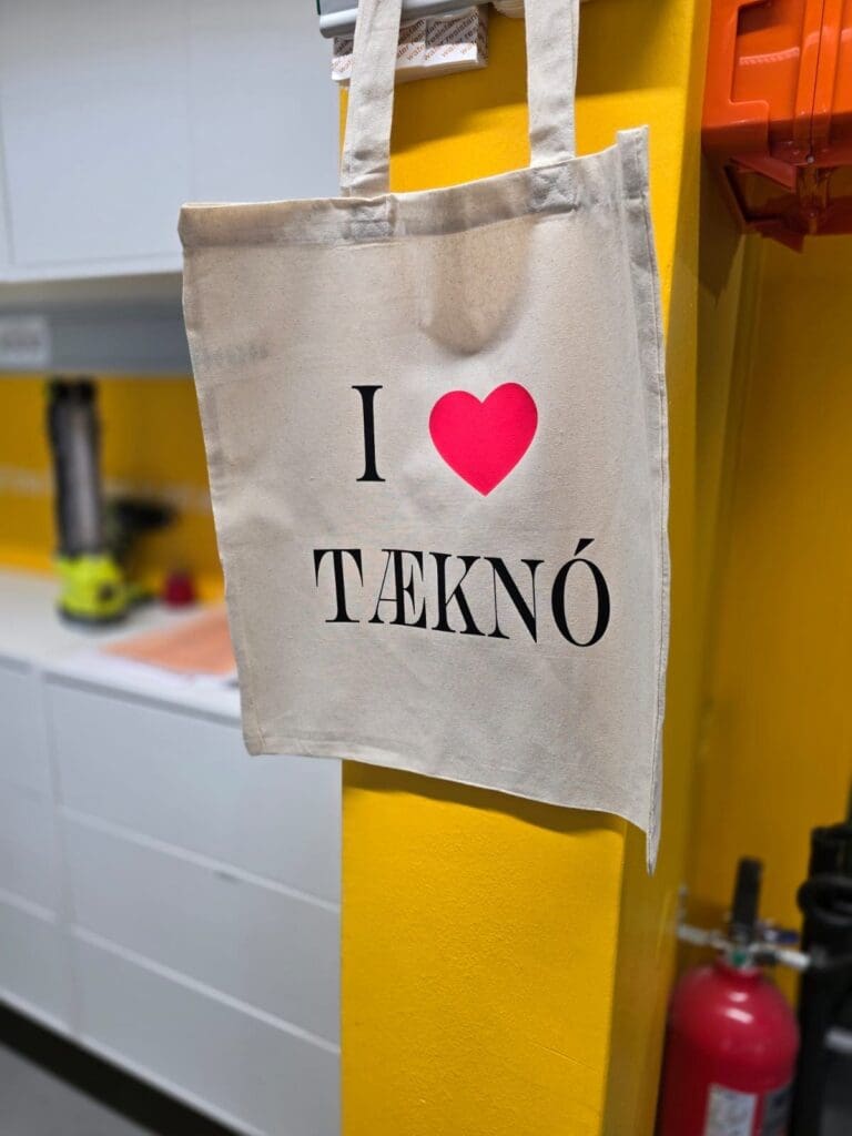 e06e759f-a182-4393-b037-9a49f777e194