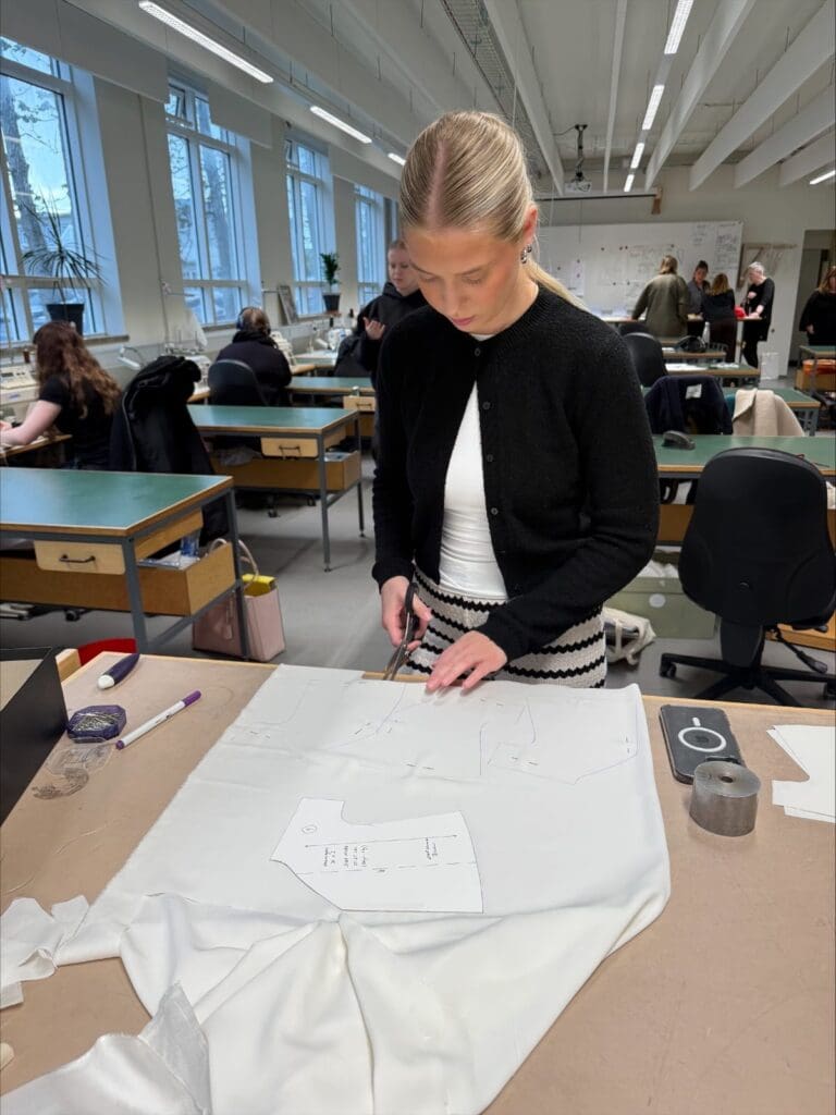 e3a75a95-dd5c-4b81-a47d-ad4eaf08c7d6